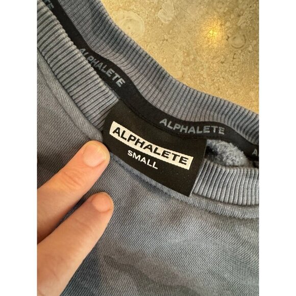 Alphalete camo crop top cutoff sweatshirt large logo size small women's - Picture 2 of 3